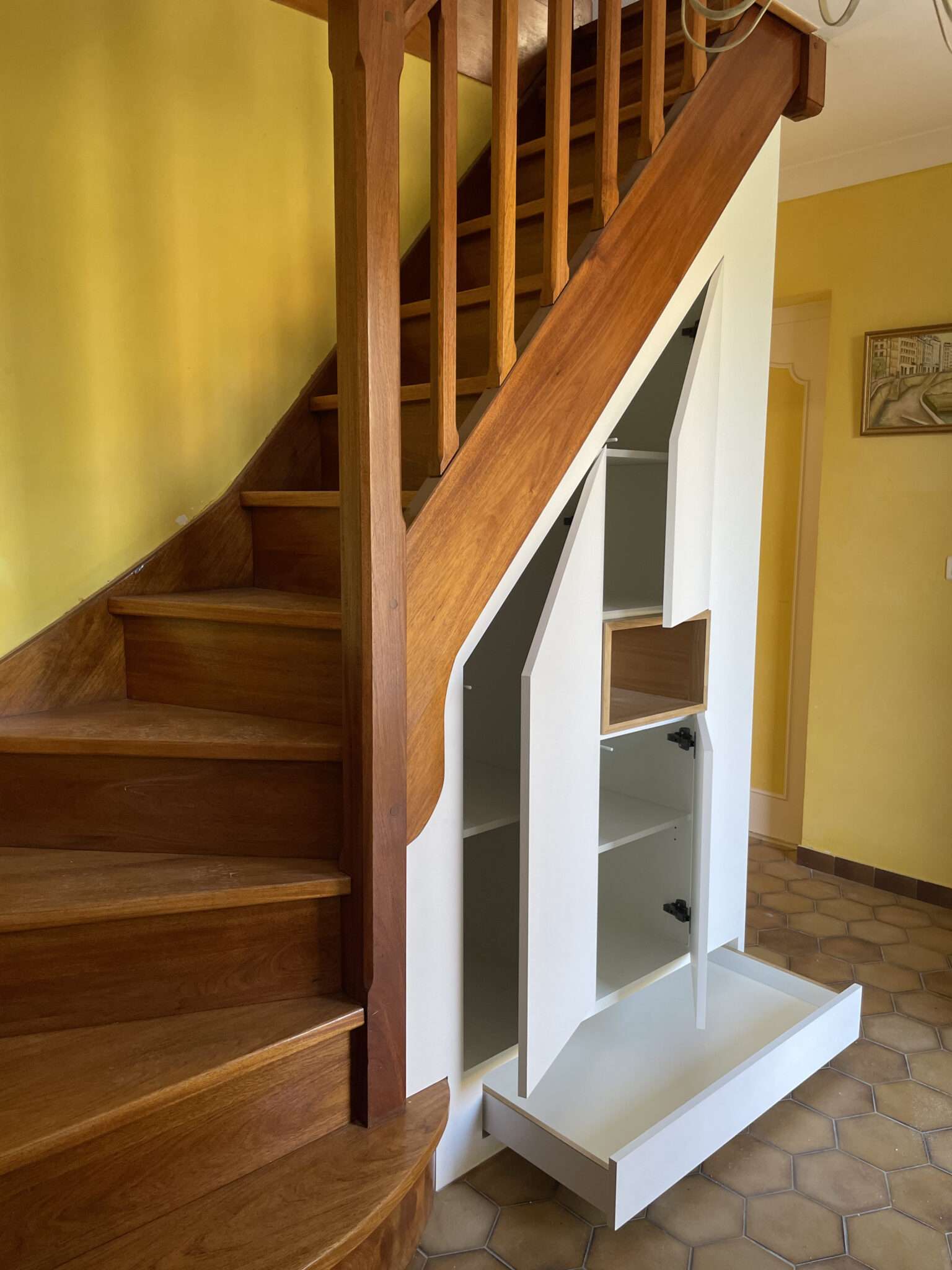 Création de rangements sous escalier - Entrée